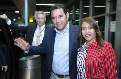 El presidente llegó a Nueva York acompañado de su esposa. (Foto: AGN) 