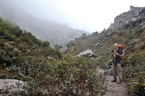 Matthew Karsten al iniciar la caminata hacia el volcán Santiaguito en Quetzaltenango. (Foto: Expert Vagabond)
