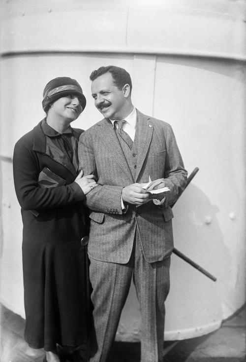 Edwar Bernays junto a su esposa Doris Fleischman. (Foto: El País)