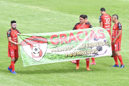 El mensaje fue expuesto al inicio del primer tiempo cuando los jugadores de Sacachispas saltaron al terreno de juego. (Foto: Sergio Muñoz/Nuestro Diario)