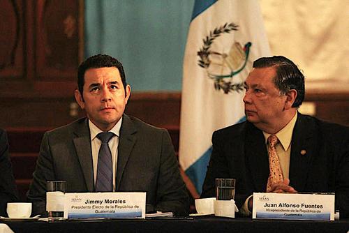 El expresidente Jimmy Morales, acompañado de Juan Alberto Fuentes Soria. (Foto: Archivo/Soy502)