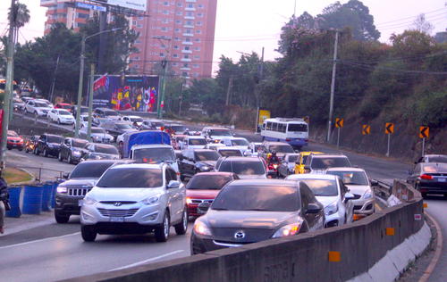 La Carretera a El Salvador es la de mayores congestionamientos. (Foto: Fredy Hernández/Soy502)