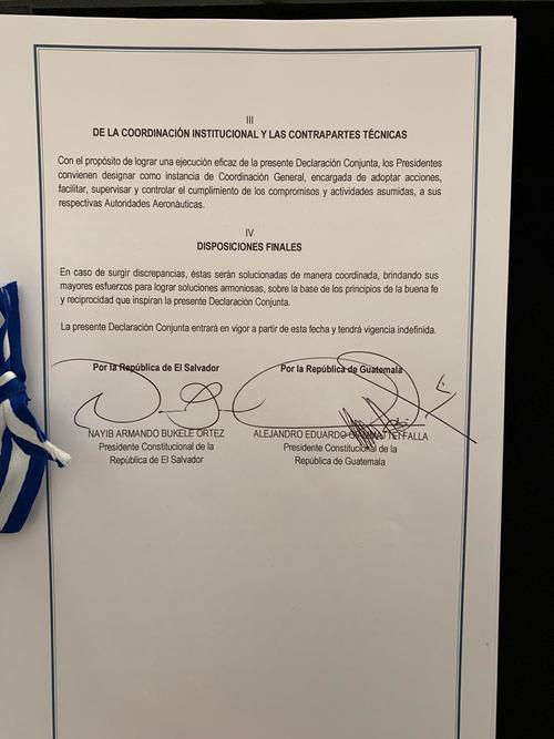 Este es el acuerdo que firmaron los presidentes de Guatemala, Alejandro Giammattei; y Nayib Bukele, de El Salvador. (Foto: SCSP)