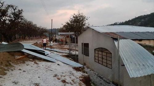 Una vivienda sufrió daños en Huehuetenango. (Foto: Facebook)