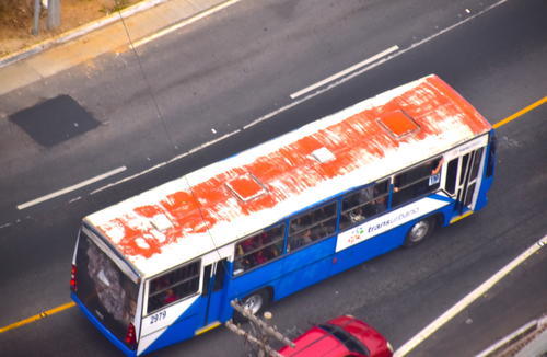 Algunos de los buses rojos han sido readecuados y son utilizados como Transurbano en la ruta que se desplaza desde Santa Catarina Pinula. (Foto: Fredy Hernández/Soy502)