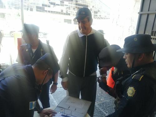 Gustavo Alejos volvió a ingresar a los tribunales acusado en un nuevo caso, ahora, por evadir los controles del Sistema Penitenciario. (Foto: Soy502)