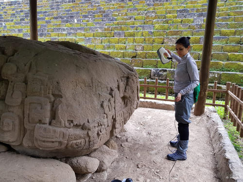 El proyecto tomó varias semanas para recolectar cada milímetro de los monumentos recolectados y expuestos en esta colección tridimensional. (Foto: Universidad del Sur de Florida)