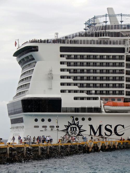 El crucero no ha podido desembarcar en al menos dos países ante el rechazo de las autoridades ya que sospechan que tenga pasajeros con coronavirus. (Foto: AFP)