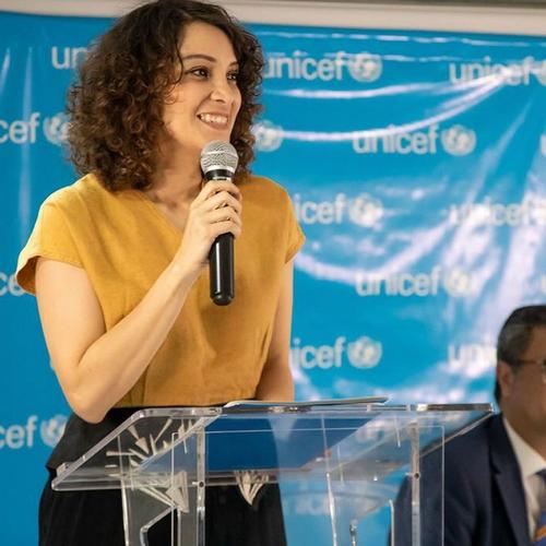 Gaby Moreno recibió entre lágrimas su título como Embajadora de Unicef. (Foto: Gaby Moreno)