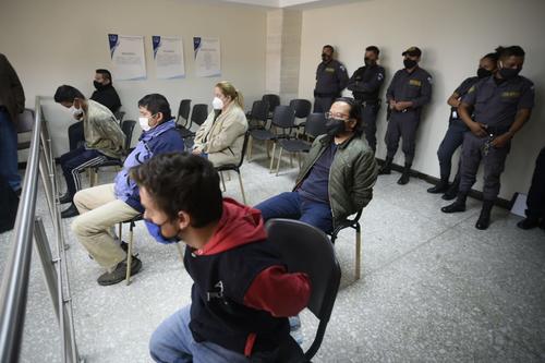 Los seis capturados durante la audiencia de primera declaración. (Foto: Wilder López/Sosy502) 