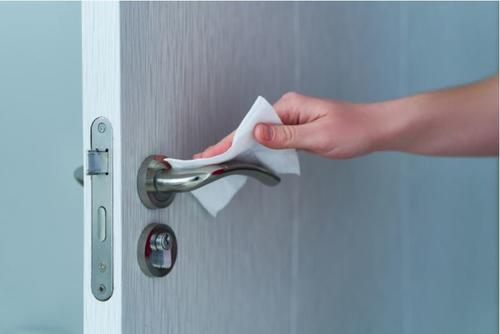 Es importante desinfectar las superficies de las puertas. (Foto: América Digital)