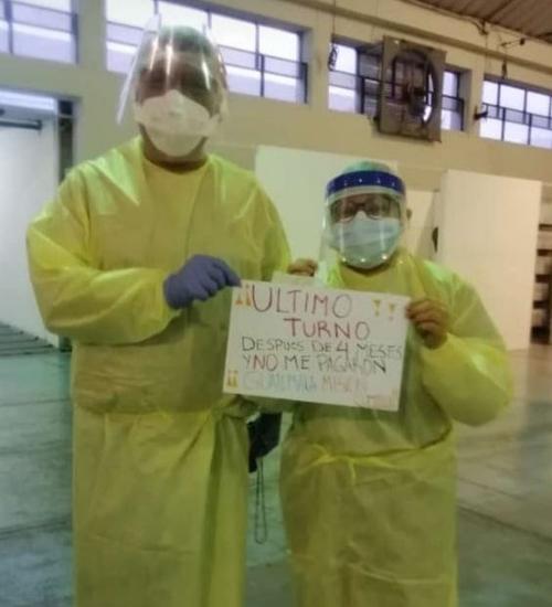 La enfermera Orellana se despidió con carteles que informan su situación económica. (Foto: Redes sociales)
