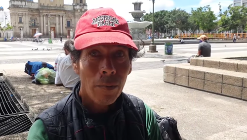 Puedes encontrar a Mario Melgar en la Plaza de la ConstituciÃ³n si deseas apoyarlo. (Foto: Captura de pantalla)
