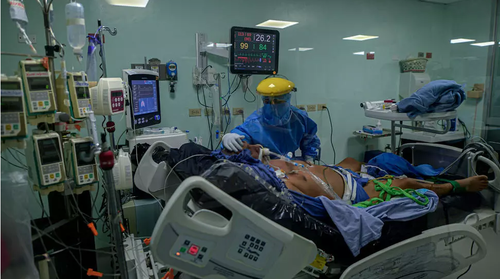Solo el 30 por ciento de los pacientes que están siendo analizados fueron intubados. (Foto: AFP) 