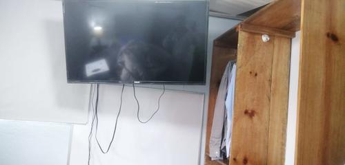 La televisión en la zona de descanso de Gustavo Alejos. (Foto: MP) 