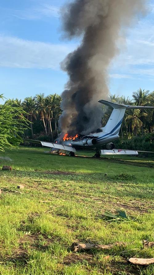 La avioneta se encontró en llamas. (Foto: Ejército de Guatemala) 