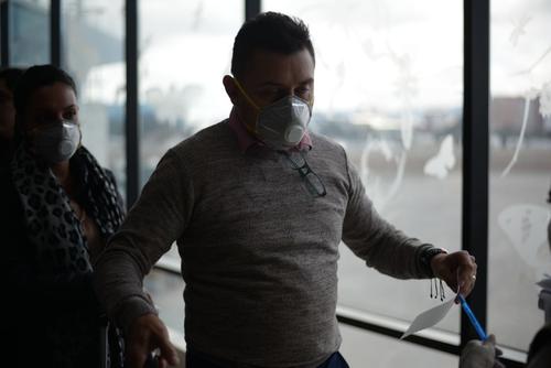 Algunos pasajeros optaron por usar mascarillas a cuenta personal. (Foto: Wilder López/Soy502)