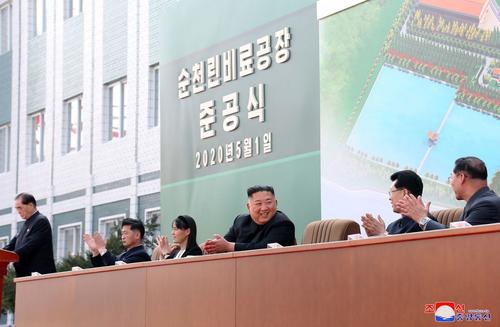 La agencia compartió las fotos para acallar los rumores sobre la muerte de Kim Jong-un. (Foto: KCNA)