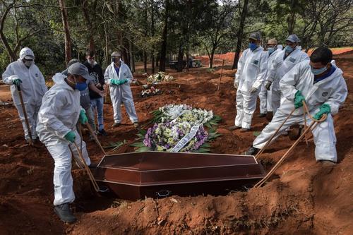 Brasil superó este jueves 21 de mayo las 20 mil muertes por Covid-19. (Foto: AFP)