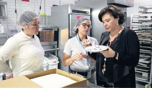 La familia de Connie de Paiz empezó con una panadería de barrio con horno de leña. Hoy ella está al frente de una planta de producción de alimentos de trigo que provee a toda la región. (Foto: Cortesía Connie de Paiz/Panifresh)