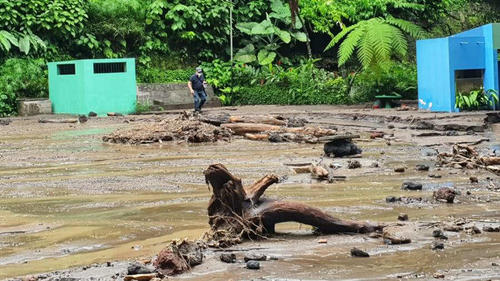 El turicentro de aguas naturales sufrió grandes daños. (Foto: elsalvador.com)