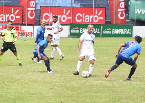 José Manuel Contreras salió al terreno de juego como titular frente a Santa Lucía. (Foto: José Peralta/Nuestro Diario)