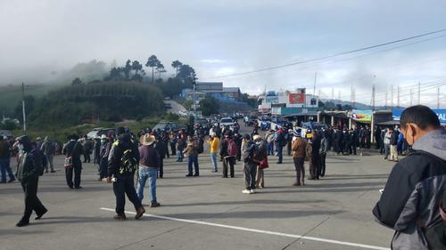 En el área de Las Trampas, los manifestantes impiden el paso en la ruta Interamericana. (Foto: Stereo100)