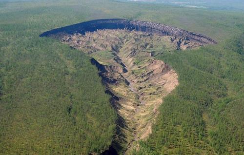 Este es el cráter Batagaika, "La puerta al infierno" original, en los montes Cherski de la República de Sajá. (Foto:North-Eastern Federal University)