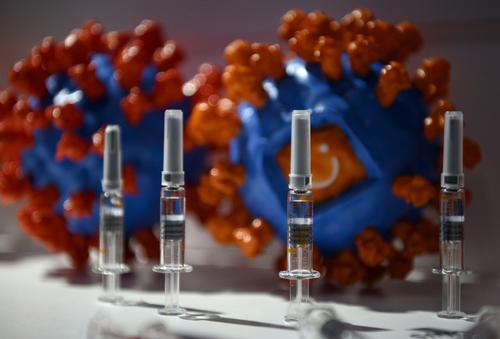 Dos farmacéuticas presentaron los prototipos de vacunas en Pekín, China. (Foto: AFP)