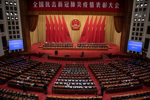 El Gobierno de China realizó una ceremonia para homenajear al personal médico y asegurar que su país venció al Covid-19. (Foto: AFP)
