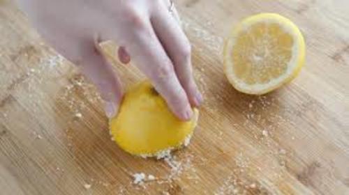 El limón y la sal eliminarán malos olores. (Foto: RollOid)
