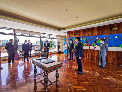 Durante la firma de un convenio de cooperación intermunicipal entre Santa Catarina Pinula y la capital se pudo apreciar el políptico de artista guatemalteco Luis Díaz. 