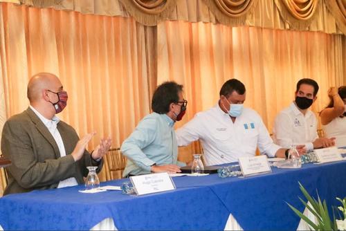 El vicepresidente Guillermo Castillo y el embajador de EE.UU., Luis Arreaga, participan en la presentación de proyectos para la prevención del crimen organizado. (Foto: Vicepresidencia)