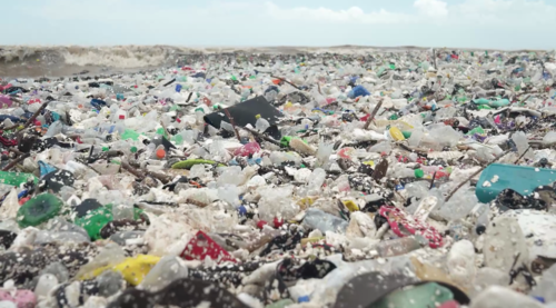 Honduras ve con preocupación la cantidad de basura plástica que llega a sus playas proveniente de Guatemala. (Foto: Sergio Izquierdo)