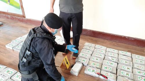 La PNC decomisó 500 paquetes de cocaína. (Foto: PNC) 