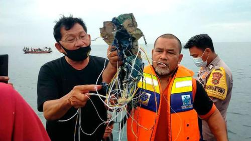 Los pescadores encontraron unos cables, que parecen restos de una nave. (Foto: @Aviaforaviators)