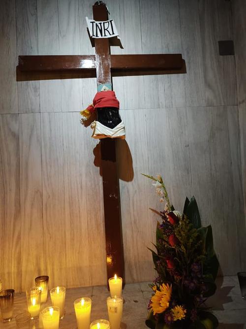 Así quedó la imagen del Cristo Negro en Tapachula, México. (Foto: Facebook  Parroquia Señor de Esquipulas) 