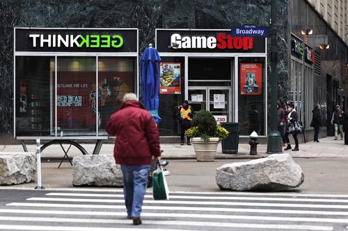 Las acciones del minorista de videojuegos GameStop Corp han aumentado un 700% en las últimas dos semanas debido a los inversores aficionados. (Foto: AFP)
