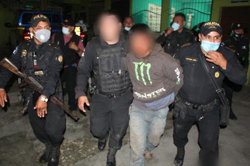 Uno de los capturados por el secuestro de la bebé en Petén. (Foto: PNC) 