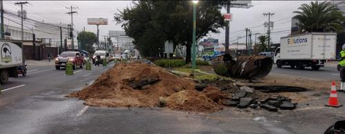 Se solicita a las personas que circulan por el área tener precaución. (Foto: Twitter Pablo Morales) 