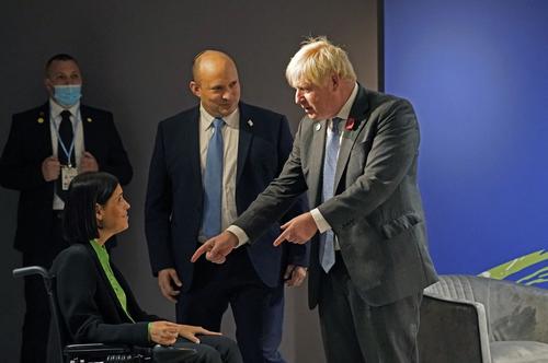 Boris Johnson se disculpa con la funcionaria israelí. (Foto: AFP) 