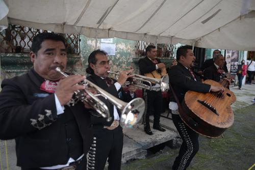 Los guatemaltecos llevaron serenata a San Judas Tadeo. (Foto: Wilder López/Soy502)