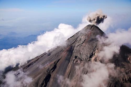 El volcán de Fuego considerado como uno de los más activos, pero a su vez, que fascinan a muchos. (Foto: DR)