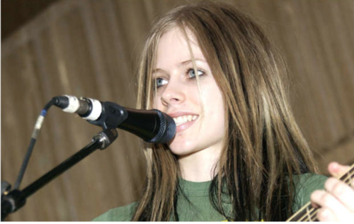 Avril tuvo la oportunidad de cantar ante miles de personas al ganar un concurso en 1998. (Foto: Oficial)