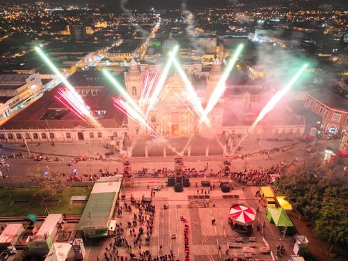 Las luces iluminaron el centro de la ciudad la noche del 15 de diciembre. (Foto: Muni Guate)