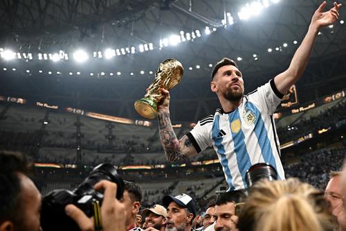 Muchas personas se emocionaron por la victoria de Argentina sobre Francia alrededor del mundo. (Foto: AFP)