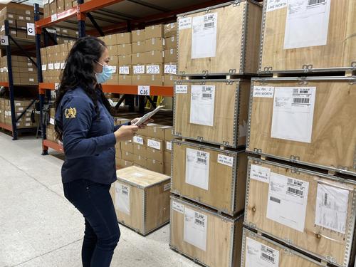 Las autoridades esperan que estos documentos pronto lleguen a las sedes consulares de Guatemala en distintos países en el mundo. (Foto: Instituto Guatemalteco de Migración)