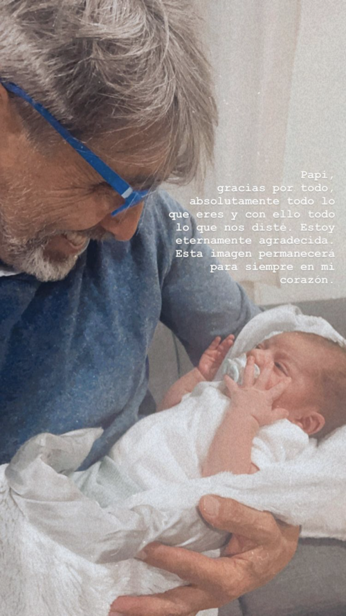 Diego Verdaguer al conocer a su nieto Lucca Miguel.