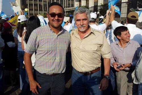 José Urrutia Estrada junto a Ricardo Méndez Ruiz durante una actividad frente a la CSJ en el año 2016. (Foto: archivo / tomada del Facebook de José Urrutia) 