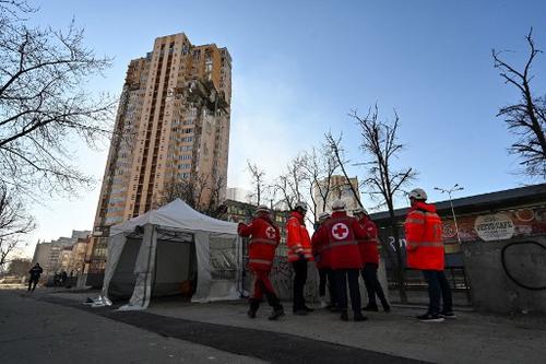 Al lugar acudieron miembros de la Cruz Roja. (Foto: AFP)